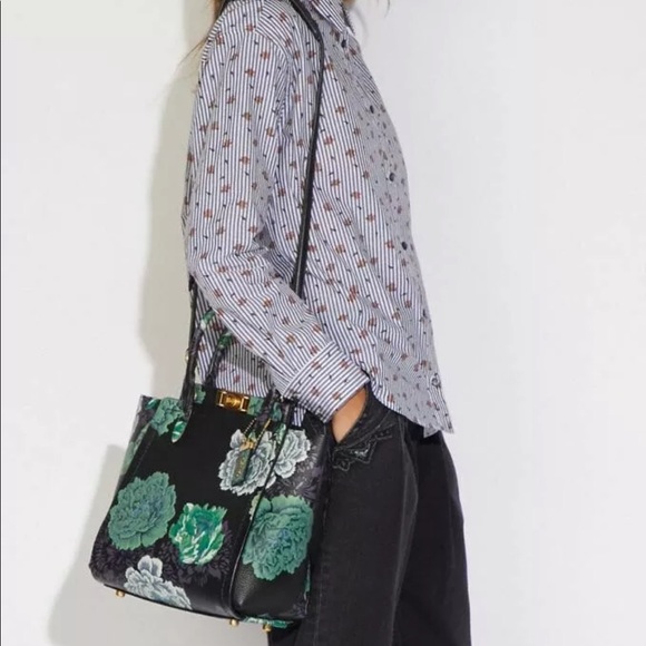 *SOLD* EUC Coach Kaffe Fassett Troupe Bag in Green and Black print - Picture 12 of 12